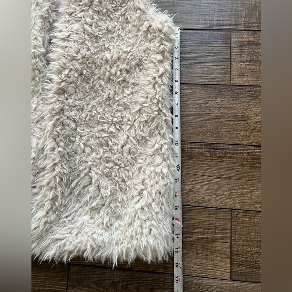 Faux Fur Vest Ashley by 26 International Women’s Large - Picture 6 of 7